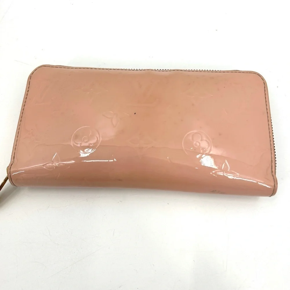 LOUIS VUITTON Light Pink Vernis Monogram Patent Leather Shiny Zippy Wallet